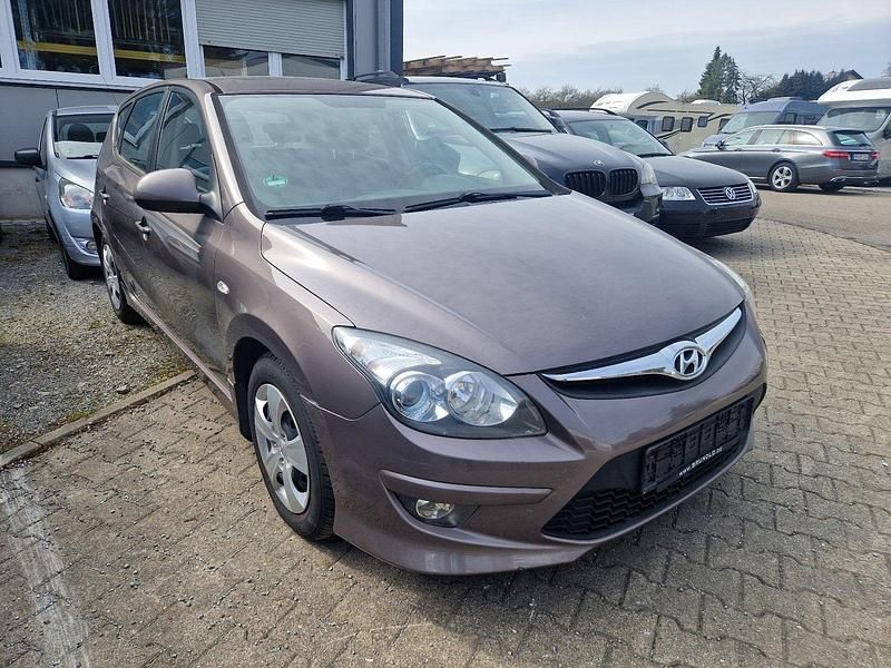 Gebraucht Hyundai i30 128 PS (94 kW) 2011 Violet Kleinwagen