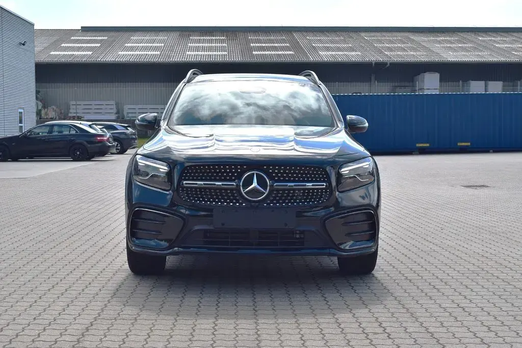 Gebraucht Mercedes GLB200 AMG line 150 PS (110 kW) 2025 Schwarz SUV