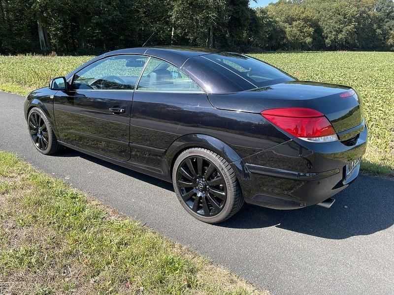 Gebraucht Opel Astra Cabriolet 140 PS (102 kW) 2010 Schwarz Cabrio