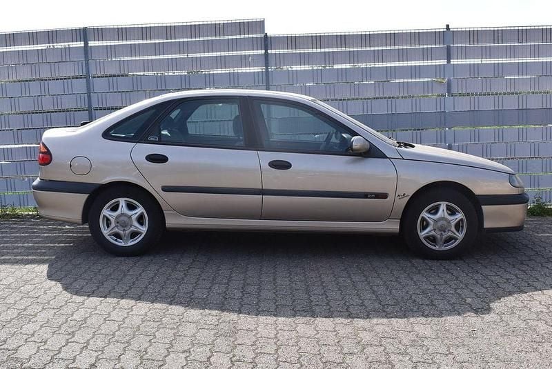 Brugt Renault Laguna 114 HK (83 kW) 1999 Gul Sedan