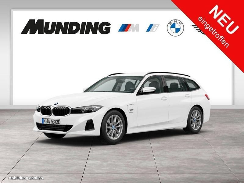 Weiß Gebraucht 2022 BMW 320e Sport Line Kombi | 26.490 € (Guter Preis) - Bild 1/4