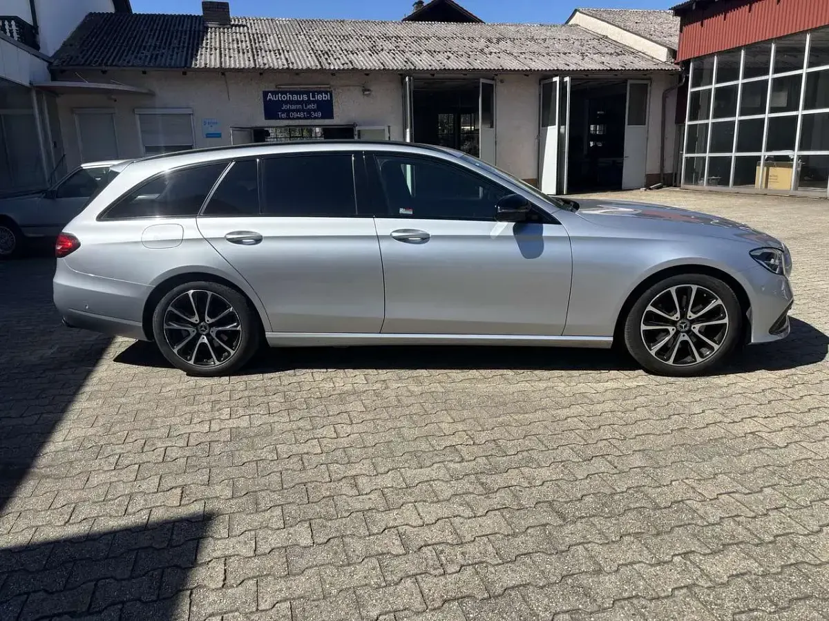Gebraucht Mercedes E220 Exclusive 194 PS (142 kW) 2022 Manufaktur lack patagonienrot Kombi