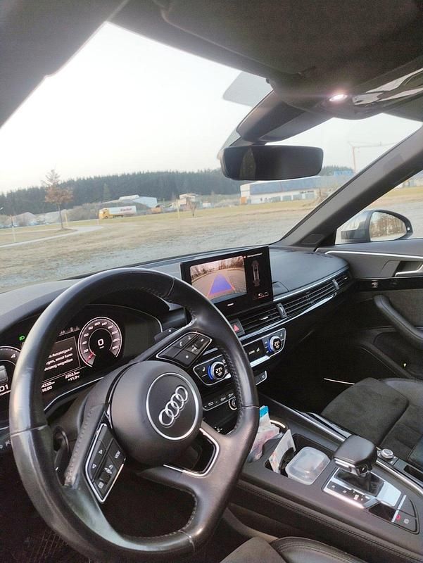 Gebraucht Audi A4 S-Line 190 PS (139 kW) 2020 Grau Kombi