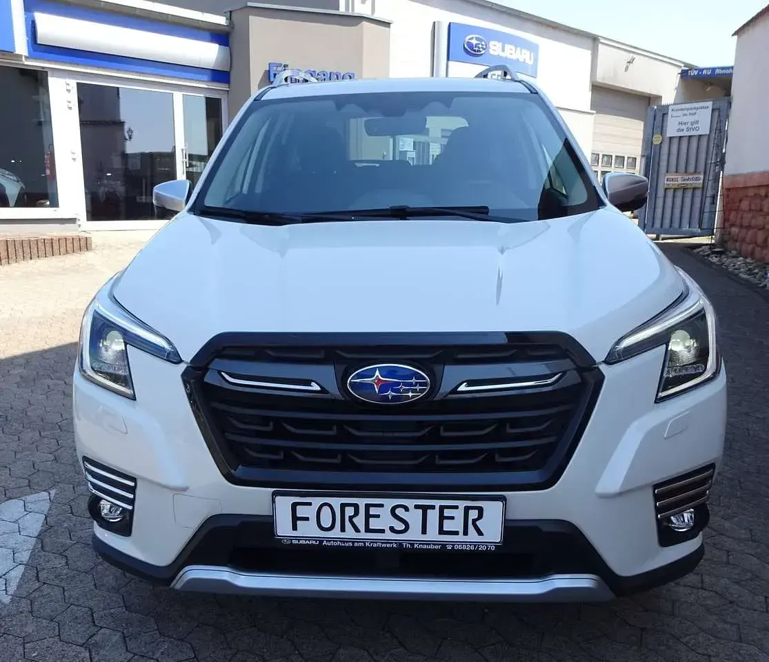 Gebraucht Subaru Forester Active 150 PS (110 kW) 2023 Crystal white pearl SUV