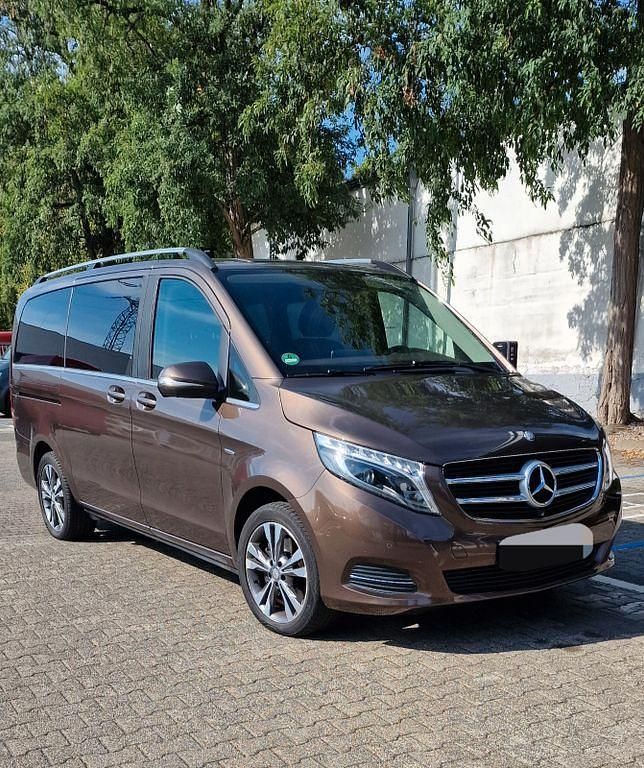 Braun Gebraucht 2015 Mercedes V250 Avantgarde Van / Kleinbus | 39.700 € (Fairer Preis) - Bild 1/4