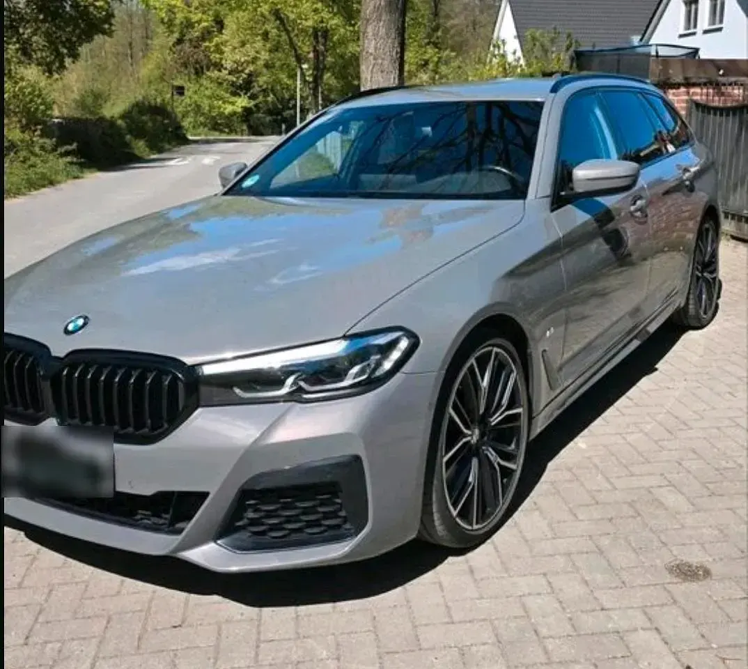 Gebraucht BMW 530 M Sport 286 PS (210 kW) 2023 Grau Kombi