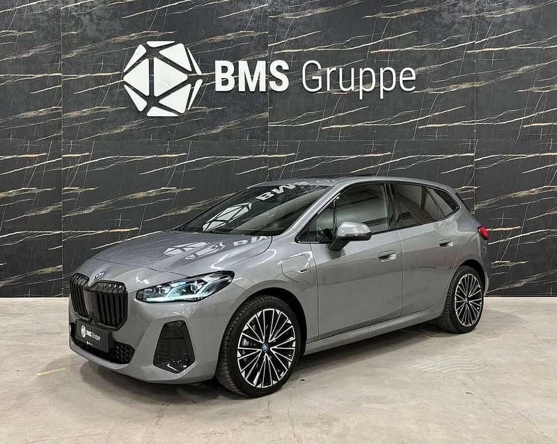 Skyscraper grau Gebraucht 2022 BMW 225 Active Tourer M Sport Van / Kleinbus | 38.937 € - Bild 1/4