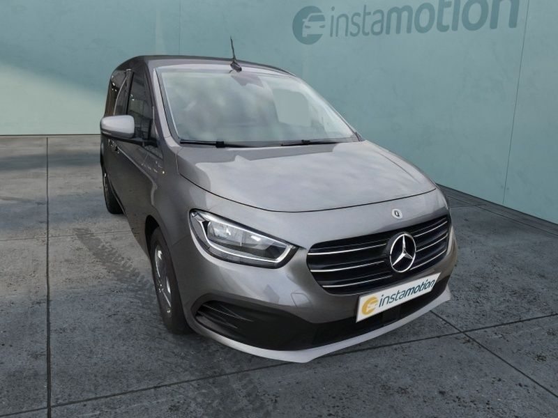 Grau Gebraucht 2023 Mercedes 180 Style Limousine | 23.240 € (Superpreis) - Bild 1/3