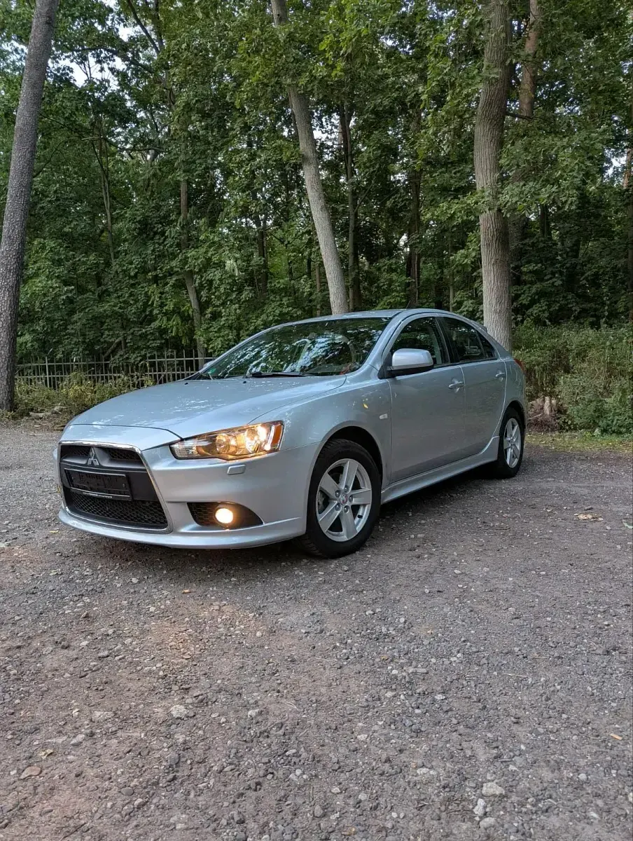 Gebraucht Mitsubishi Lancer 143 PS (105 kW) 2010 Silber Kombi