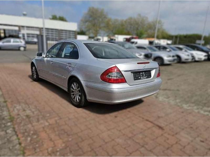 Gebraucht Mercedes E200 184 PS (135 kW) 2007 Iridiumsilber  metalliclack (metallic) Limousine
