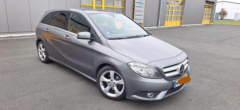 Gebraucht Mercedes B180 122 PS (89 kW) 2014 Grau Van / Kleinbus