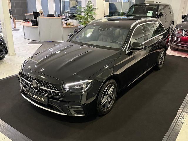 Schwarz Gebraucht 2021 Mercedes E300 AMG line Kombi | 32.900 € (Fairer Preis) - Bild 1/4