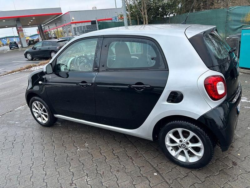 Gebraucht Smart ForFour 71 PS (52 kW) 2014 Schwarz Kleinwagen