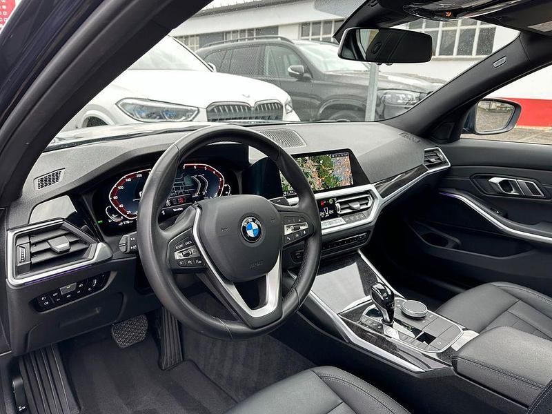 Gebraucht BMW 330e Luxury Line 292 PS (214 kW) 2021 Individual tansanitblau ii met Limousine