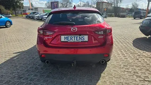 Używany Mazda 3 Center-Line 150 KM (110 kW) 2015 Czerwony Sedan/Limuzyna