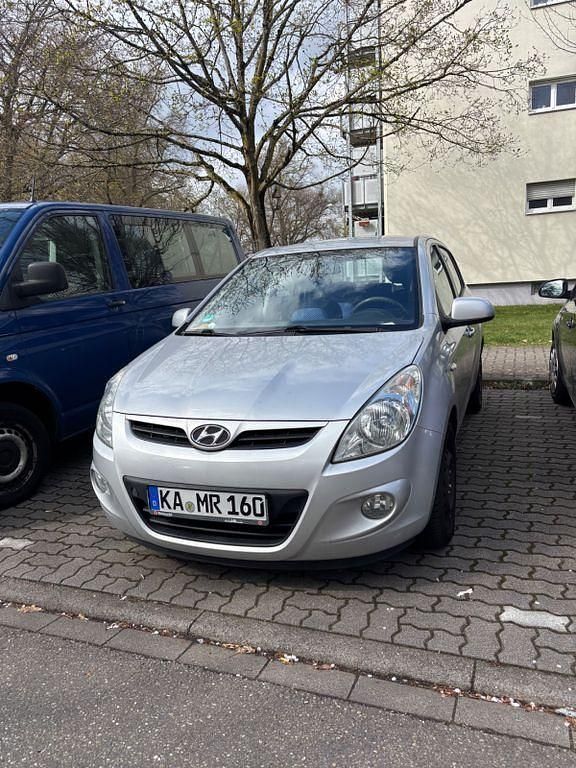 Gebraucht Hyundai i20 101 PS (74 kW) 2009 Silber Kleinwagen