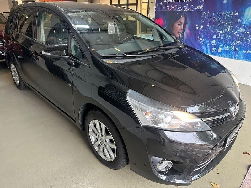 Gebraucht Toyota Verso Edition-S 147 PS (108 kW) 2016 Schwarz Van / Kleinbus