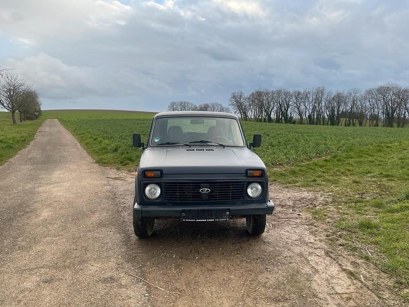 Gebraucht Lada niva 82 PS (60 kW) 2009 Schwarz SUV
