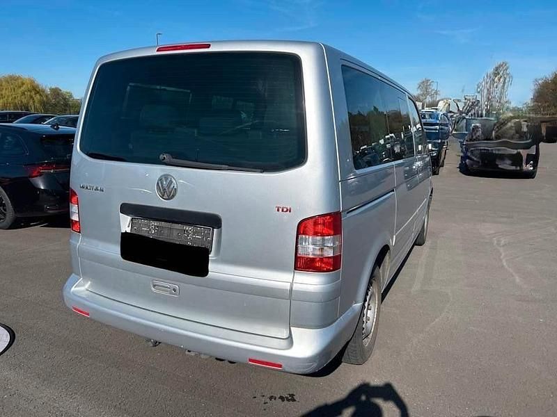 Second-hand VW Multivan 174 CP (127 kW) 2007 Argintiu Monovolum