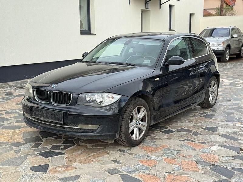 Gebraucht BMW 116 121 PS (88 kW) 2008 Schwarz Kleinwagen
