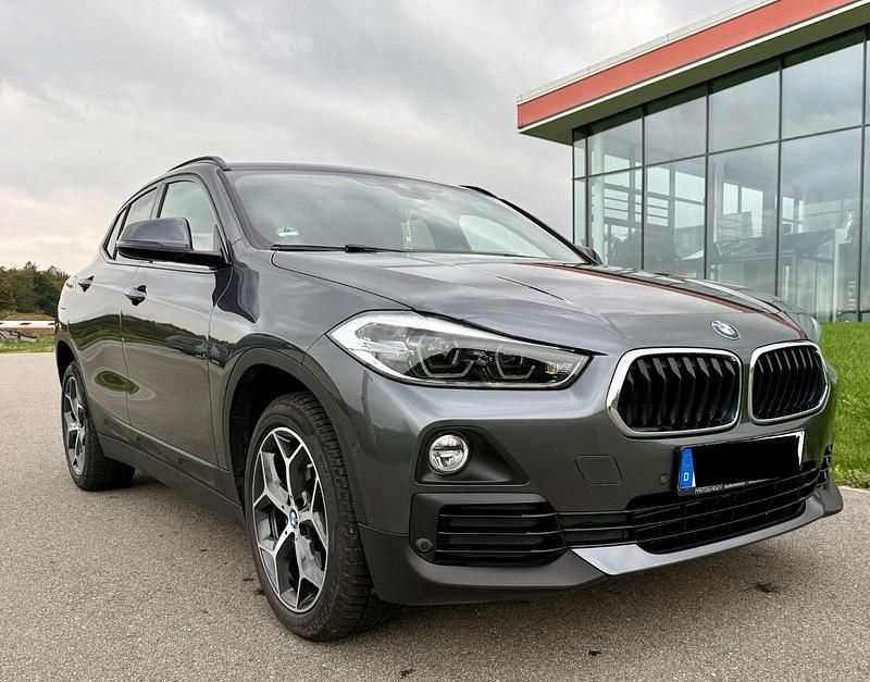 Grau Gebraucht 2021 BMW X2 Shadowline SUV | 24.950 € - Bild 1/4