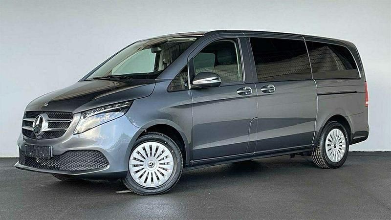 Grau / selenitgrau Gebraucht 2023 Mercedes V250 Van / Kleinbus | 55.970 € (Superpreis) - Bild 1/2