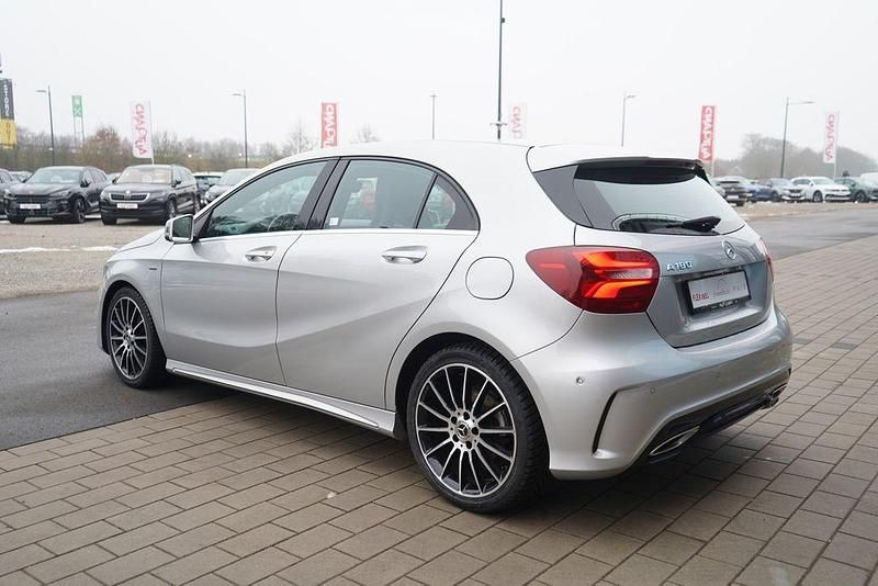 Gebraucht Mercedes A180 AMG 122 PS (89 kW) 2018 Grau Limousine