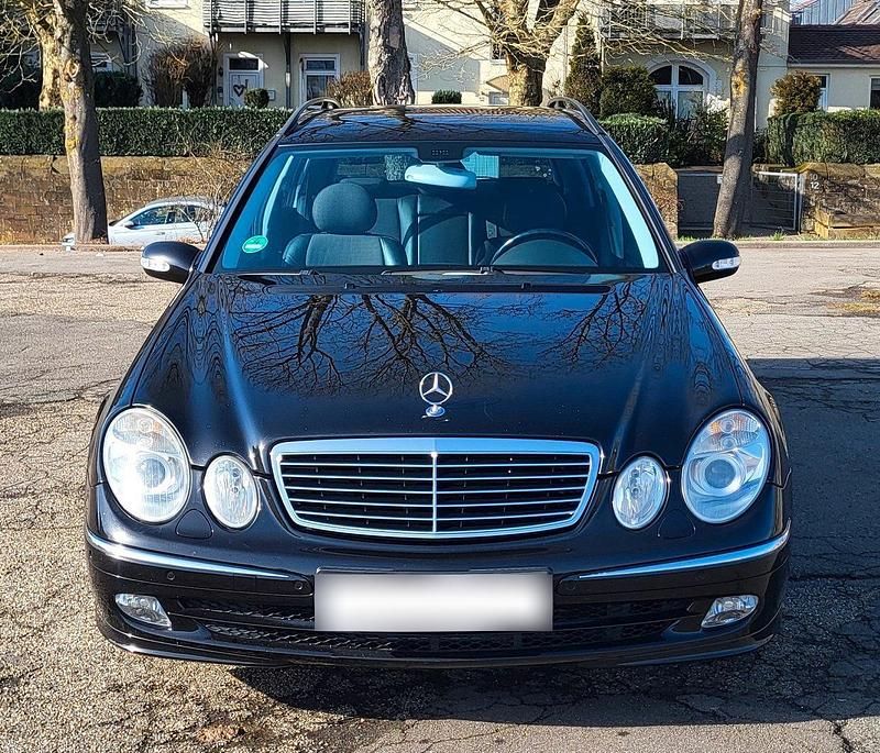 Gebraucht Mercedes E220 Avantgarde 150 PS (110 kW) 2004 Schwarz Kombi