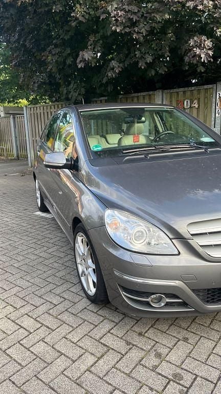 Grau Gebraucht 2008 Mercedes B200 Van / Kleinbus | 3.000 € (Fairer Preis) - Bild 1/4