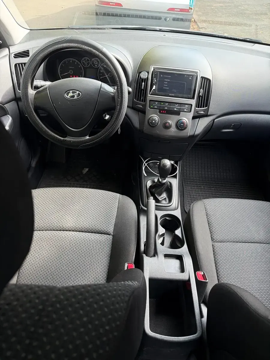 Gebraucht Hyundai i30 109 PS (80 kW) 2012 Grau Kombi