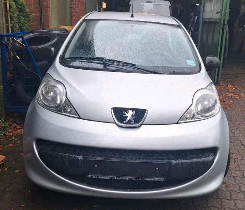 Gebraucht Peugeot 107 Urban Move 68 PS (50 kW) 2008 Silber Kleinwagen