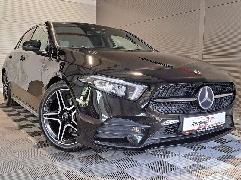 Nachtschwarz unilack Gebraucht 2021 Mercedes A200 AMG line Limousine | 24.970 € (Fairer Preis) - Bild 1/3