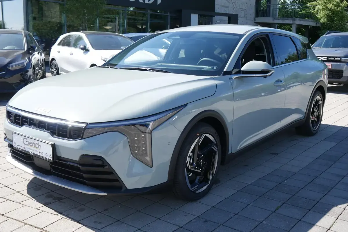Neu Kia K4 150 PS (110 kW) 2026 Morgenbrise dark grey Limousine
