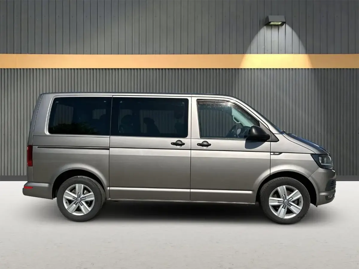 Gebraucht VW Multivan Trendline 150 PS (110 kW) 2016 Mojave beige metallic Van / Kleinbus