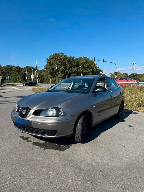 Grau Gebraucht 2004 Seat Ibiza Kleinwagen | 500 € (Superpreis) - Bild 1/4