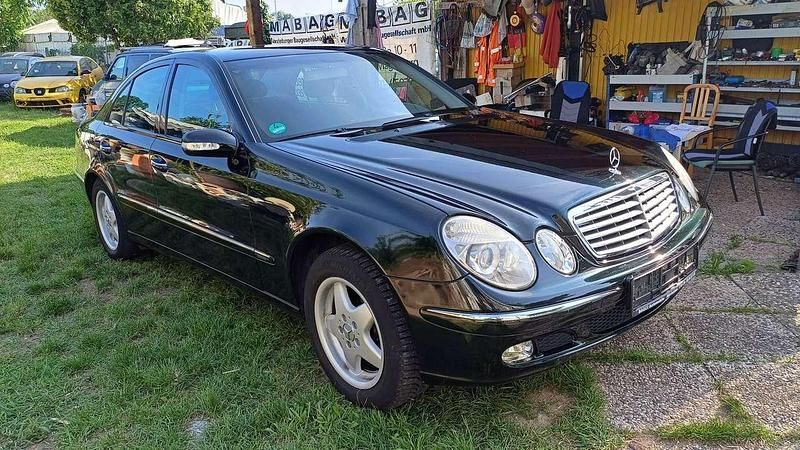 Gebraucht Mercedes E240 177 PS (130 kW) 2002 Schwarzmetallic Limousine