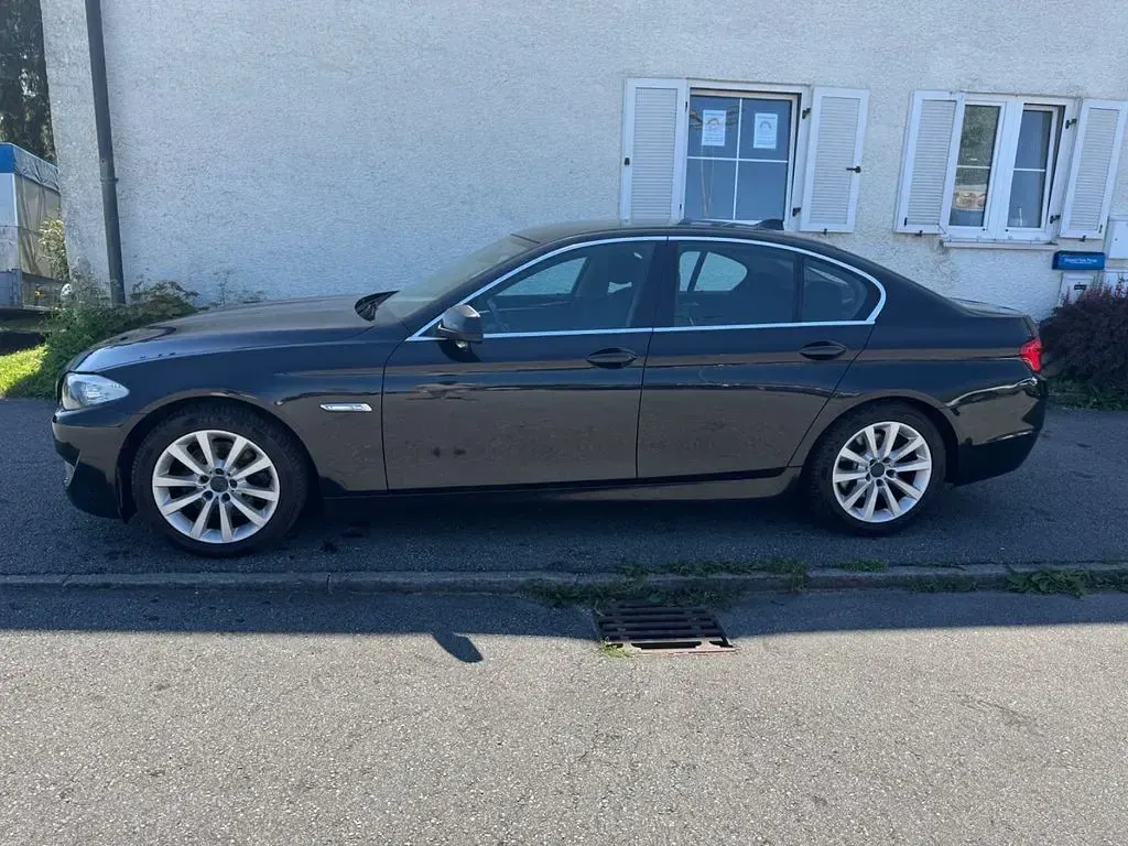 Gebraucht BMW 523 204 PS (150 kW) 2010 Saphirschwarz Limousine