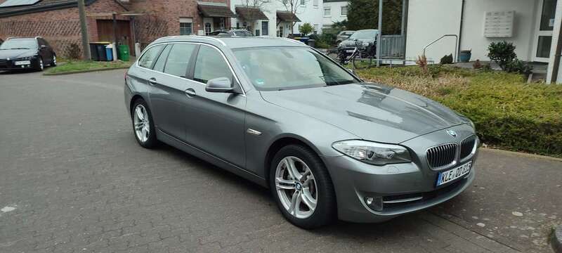 Grau Gebraucht 2011 BMW 525 Sport Line Kombi | 8.000 € (Fairer Preis) - Bild 1/4