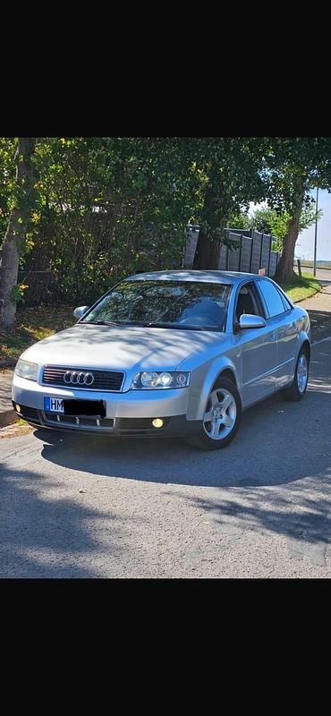 Silber Gebraucht 2004 Audi A4 Limousine | 1.800 € (Fairer Preis) - Bild 1/4