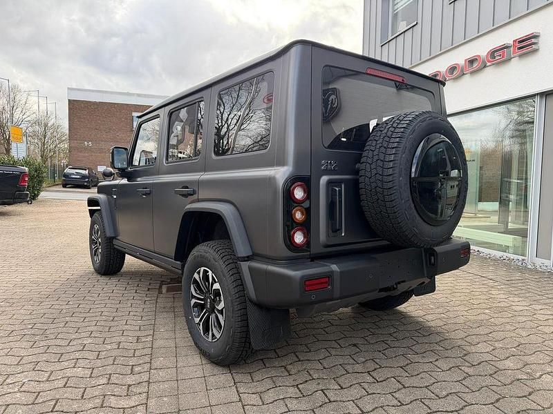 Neu BAW 212 166 PS (122 kW) 2026 Schwarz SUV