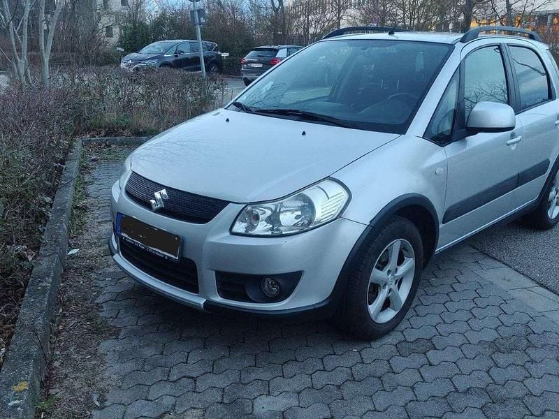 Grau Gebraucht 2008 Suzuki SX4 Comfort Limousine | 3.490 € (Fairer Preis) - Bild 1/4