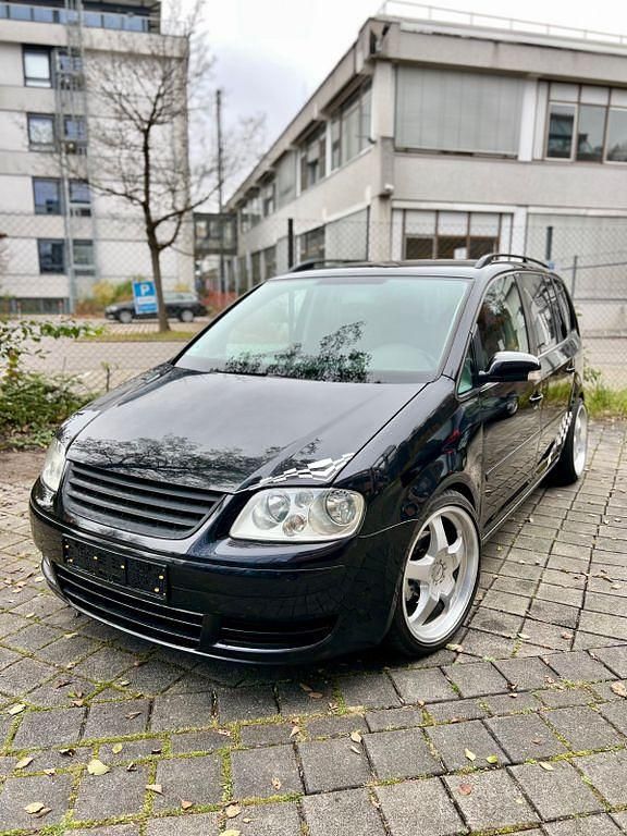 Schwarz Gebraucht 2004 VW Touran Trendline Van / Kleinbus | 3.990 € (Teuer) - Bild 1/4
