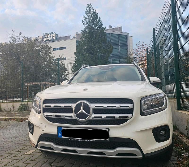 Weiß Gebraucht 2021 Mercedes GLB200 SUV | 29.200 € (Fairer Preis) - Bild 1/4