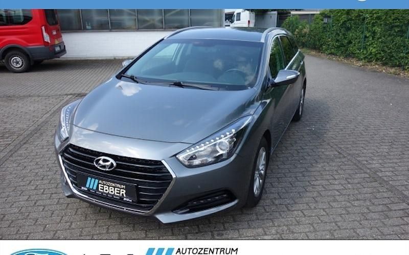Grau Gebraucht 2017 Hyundai i40 Trend Kombi | 10.971 € (Fairer Preis) - Bild 1/4