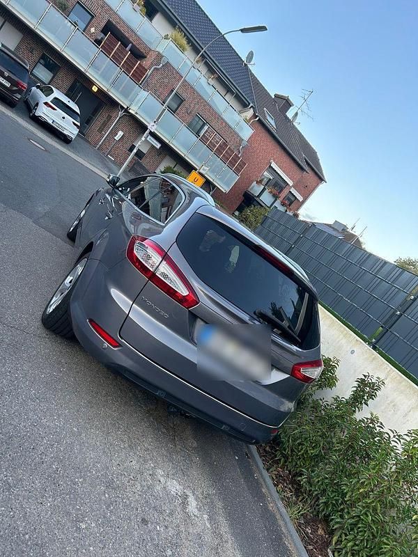 Gebraucht Ford Mondeo Trend 163 PS (119 kW) 2014 Grau Kombi