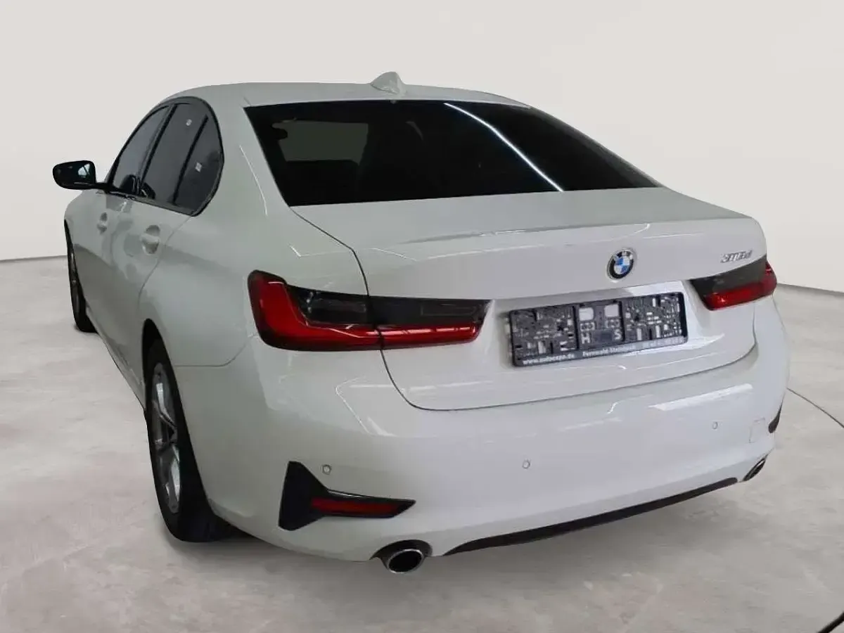 Gebraucht BMW 318 Sport Line 150 PS (110 kW) 2021 Alpinweiß Limousine
