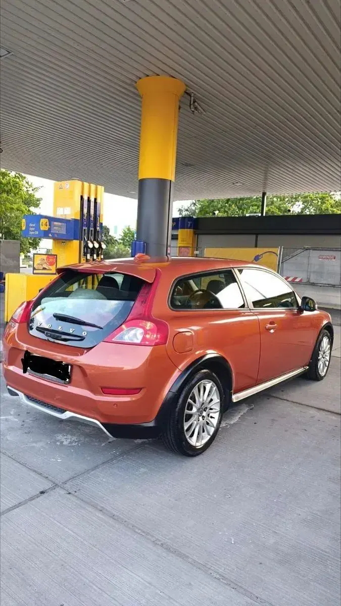 Second-hand Volvo C30 109 CP (80 kW) 2010 Portocaliu Hatchback