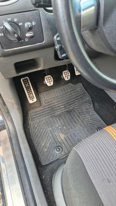 Gebraucht Ford Focus 101 PS (74 kW) 2010 Schwarz Limousine