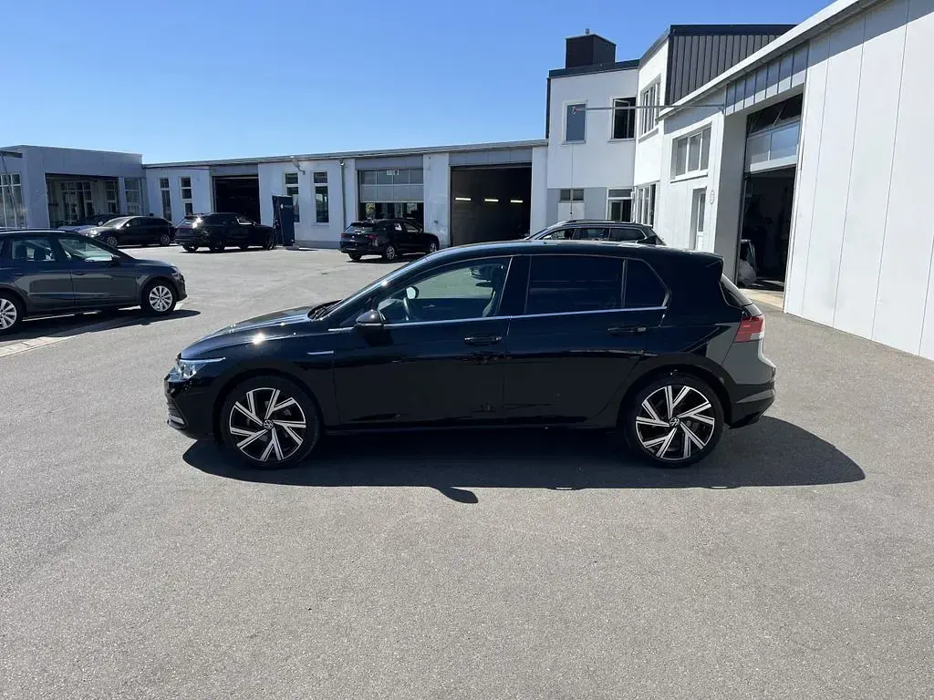 Gebraucht VW Golf VIII Style 131 PS (96 kW) 2024 Grenadillschwarz Limousine