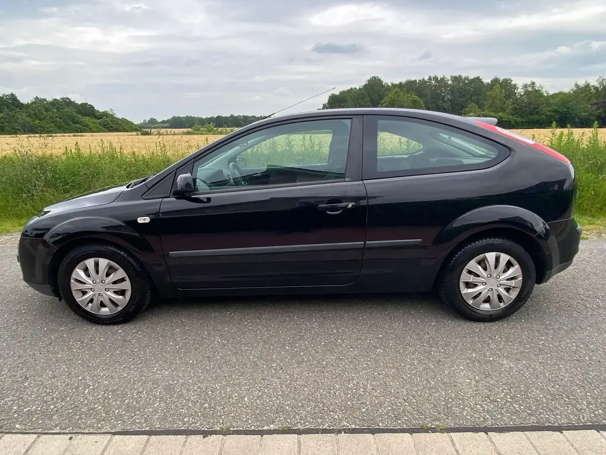 Gebraucht Ford Focus 101 PS (74 kW) 2005 Schwarz Limousine
